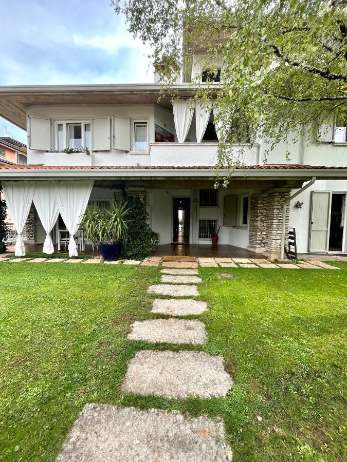 Your Familyapartment In Sirmione Exterior photo